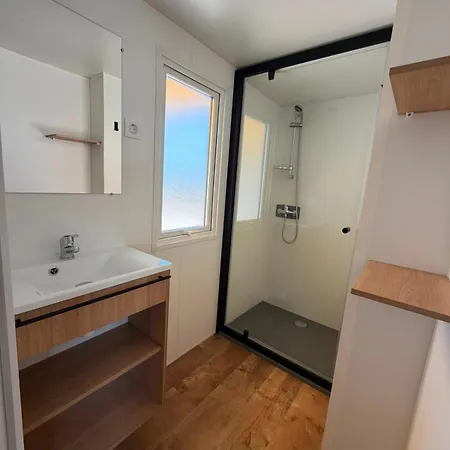 Mobile Homes مكان تخييم